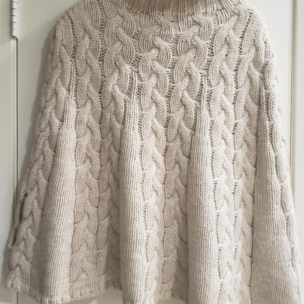 GELSO BIANCO ITALIAN CHUNKY CABLE KNIT ALPACA BLEND OATMEAL COLOR PONCHO